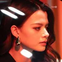 cô- Becky Armstrong