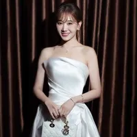 ° Lưu Esther - Hari Won °