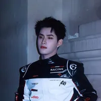 Huỳnh Hoàng Hùng _ Hùng Huỳnh