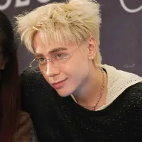 <3