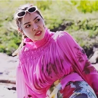 cọng lông nách của Faye