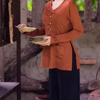 Nụ ( Gia Nhân / Người Hầu )