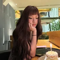 Nguyễn Lê Ngọc Ánh Sáng [ Aza ]