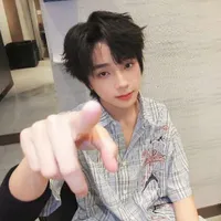 Chúng mày đeo có tầm để yêu anh ấy!