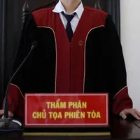 Thẩm Phán.