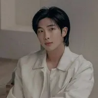 NamJoon ( Kim NamJoon ) 24 tuổi