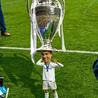 đám con trai nằm dưới