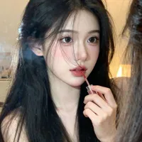 Bùi Uyển Nhi ( bạn cô)