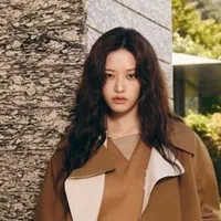 Ahn Yujin - nàng