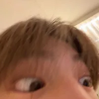 Đi đái cũng nhớ em