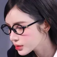 Nguyễn Hoàng Lan ( LyLy ) - E