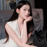 Đinh Hà Thu/@Hathu_Emily²²