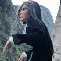 vương dịch ( cô )