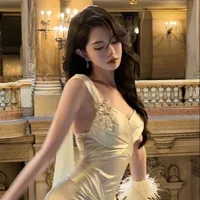 Lưu Viên Yến (mẹ ruột cậu)