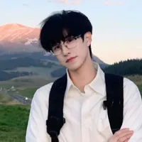 Nguyễn Minh Hiếu (anh trai ruột của hắn)