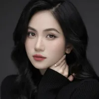 Cô Trần (dạy Tiếng anh trường Vạn Kim)