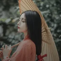 Nguyệt "mẹ 5"