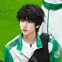 Nhiếp Vĩ Thần