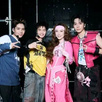 all - trừ những ng ko có mặt
