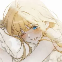 Phó Linh Chi (em top)