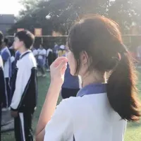 học sinh nữ nào đó