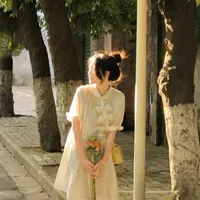 Bùi Thị Hạ Lan (chị họ)