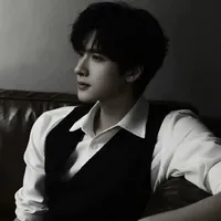 • Triển Chí Vĩ •