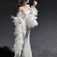 Lê Ngọc Hân ( chị em )