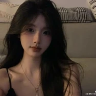 Lưu Hoàng Mai Vy/@Maivy><./n9