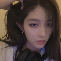 Vương Dịch - cô