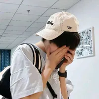 Bình thường giả tạo