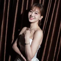 Hari Won ( mẹ Huy, Tài)