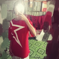 nhân viên tiệm hoa