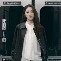 MC: Lee Sung Kyung