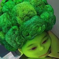Chị bảy súp lơ.