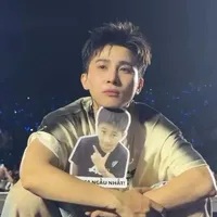 Con tác giả nè má!