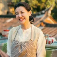 bà Liên (mẹ nữ9)