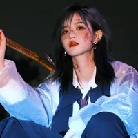 Bách Hân Dư-Bách