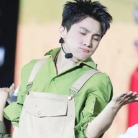 𝐿𝑒𝐻𝑜𝑛𝑔𝑆𝑜𝑛_²⁰⁰¹