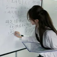 Nguyễn Nhật Linh( cô dạy tiếng trung)