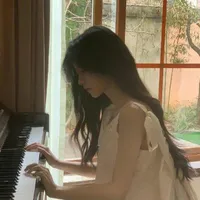 Hoàng Lê Thùy Yến ( nàng )