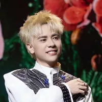 Quang Hùng ( em )