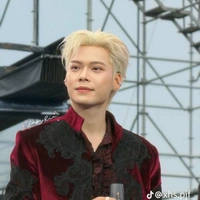 Nguyễn Hoàng Bách { JeyB }