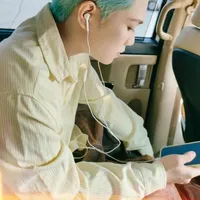 Lozii╭( ･ㅂ･)و ̑̑ ＂