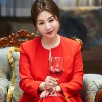 Tầng ngọc Thúy (mẹ cô)