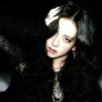 Kim Jisoo_Cô
