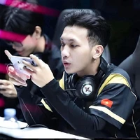 Phạm Vũ Hoài Nam. [ Red ]