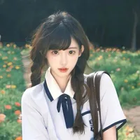 Tô Ngọc Thanh[hoa khôi+lớp phó học tập]