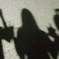 1 người trong đám.