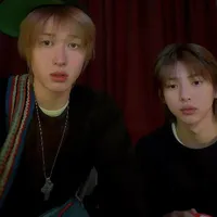 Mày nhìn cái gì?